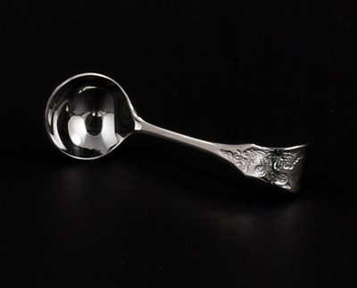 Sahnelöffel mit gebogenem Stiel &quot;Ostfriesen&quot;